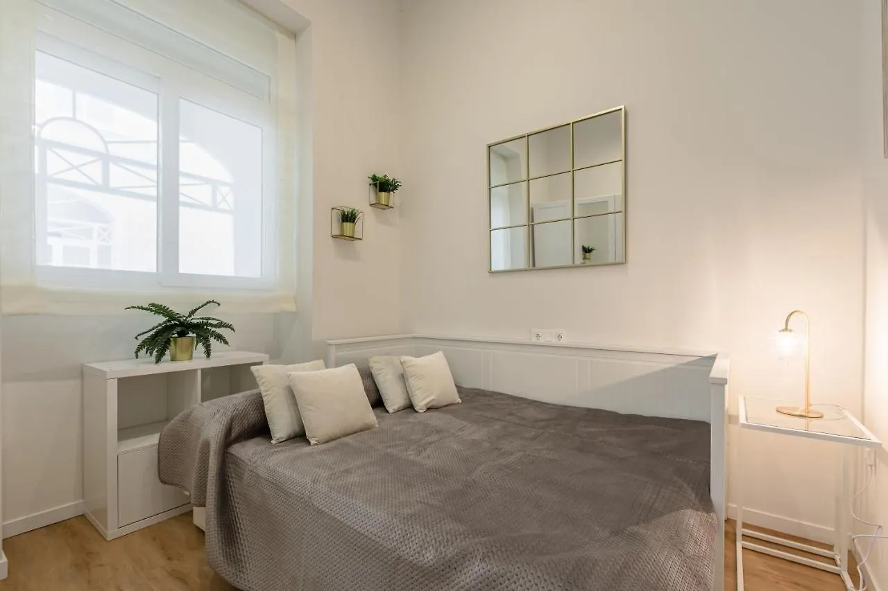 La Joya De Santa Cruz Calle Virgenes 21 Севилья Испания