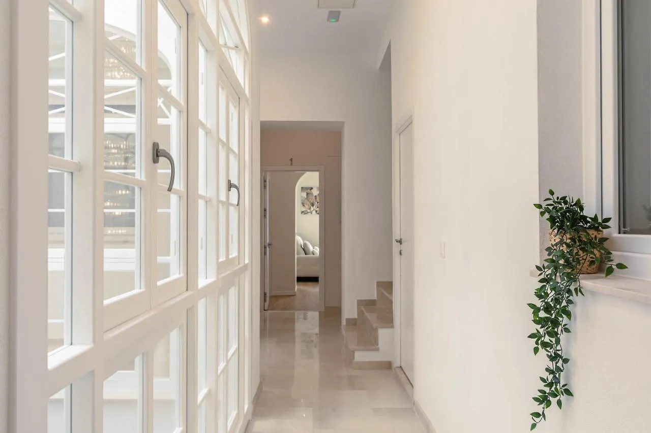 La Joya De Santa Cruz Calle Virgenes 21 Севилья