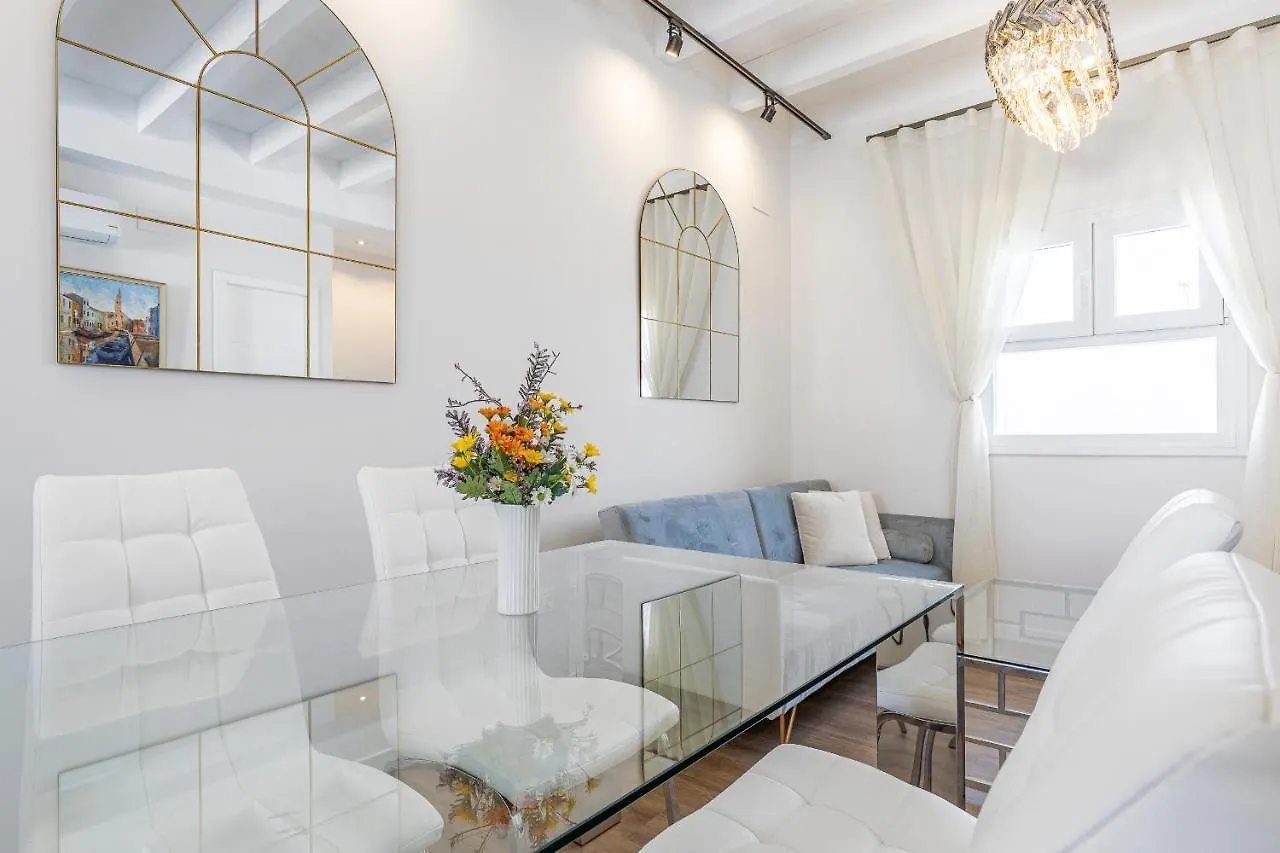 La Joya De Santa Cruz Calle Virgenes 21 Севилья Испания